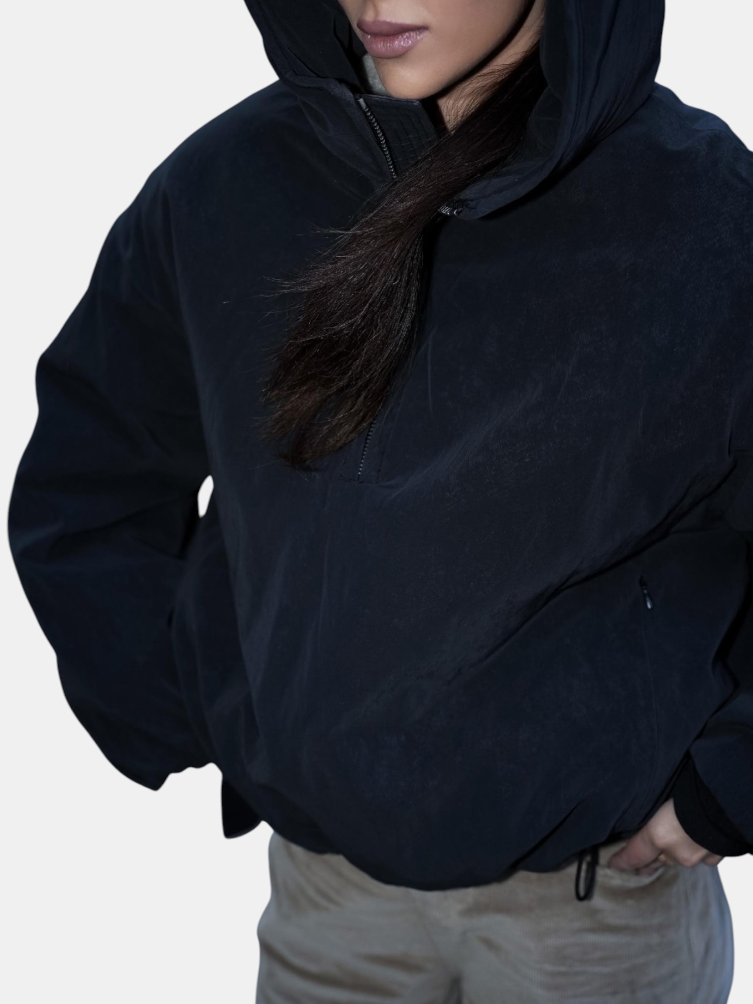 Ветровка с капюшоном