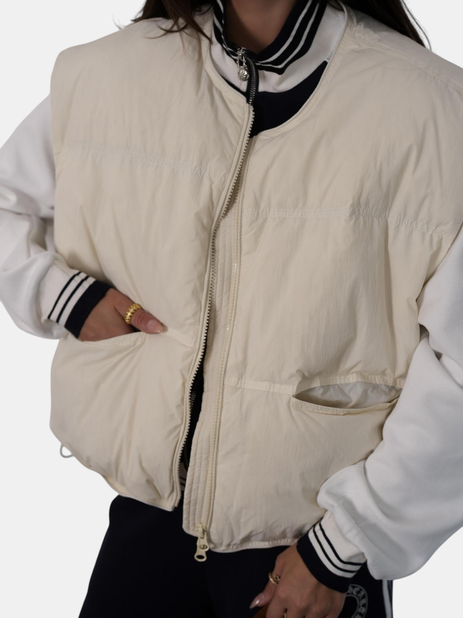 Жилетка укороченная бежевая