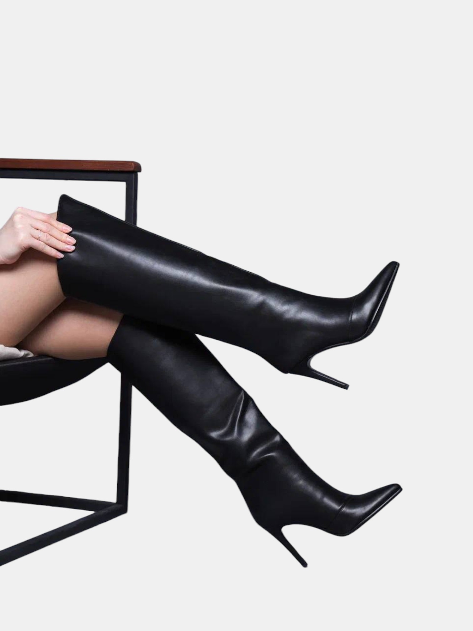 Сапоги трубы на шпильке