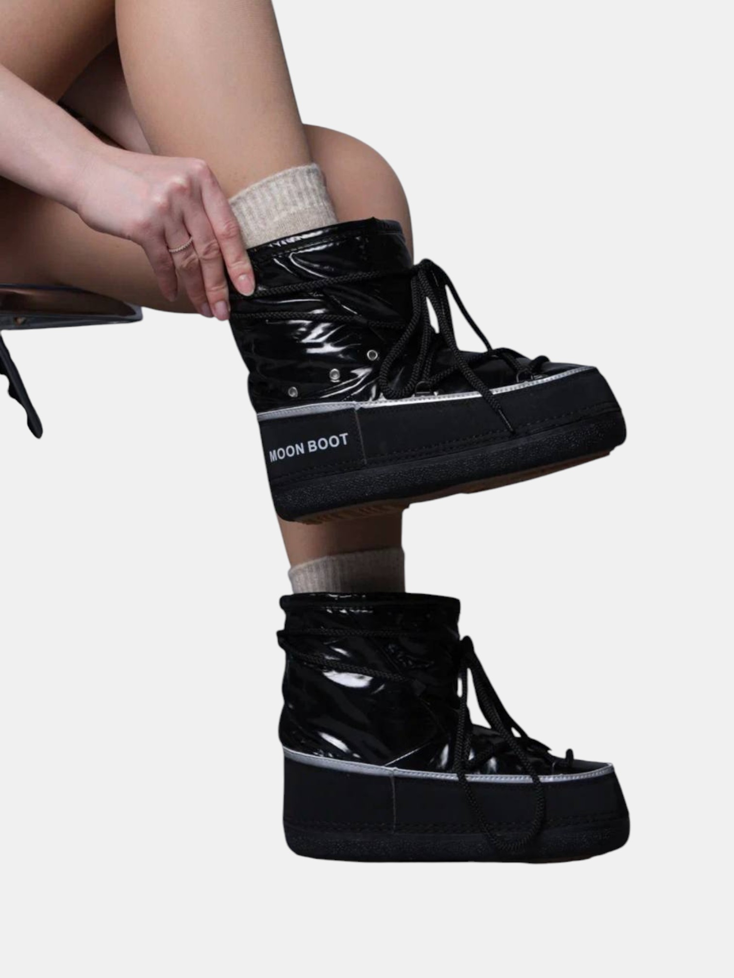 Сноубутсы дутики Moon Boot кожа черные 3316 Сноубутсы дутики Moon Boot кожа черные 3316