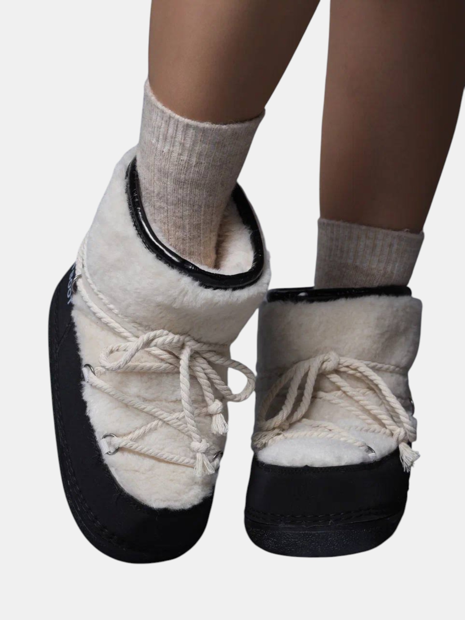 Сноубутсы дутики Moon Boot кожа с мехом черные 3313 Сноубутсы дутики Moon Boot кожа с мехом черные 3313