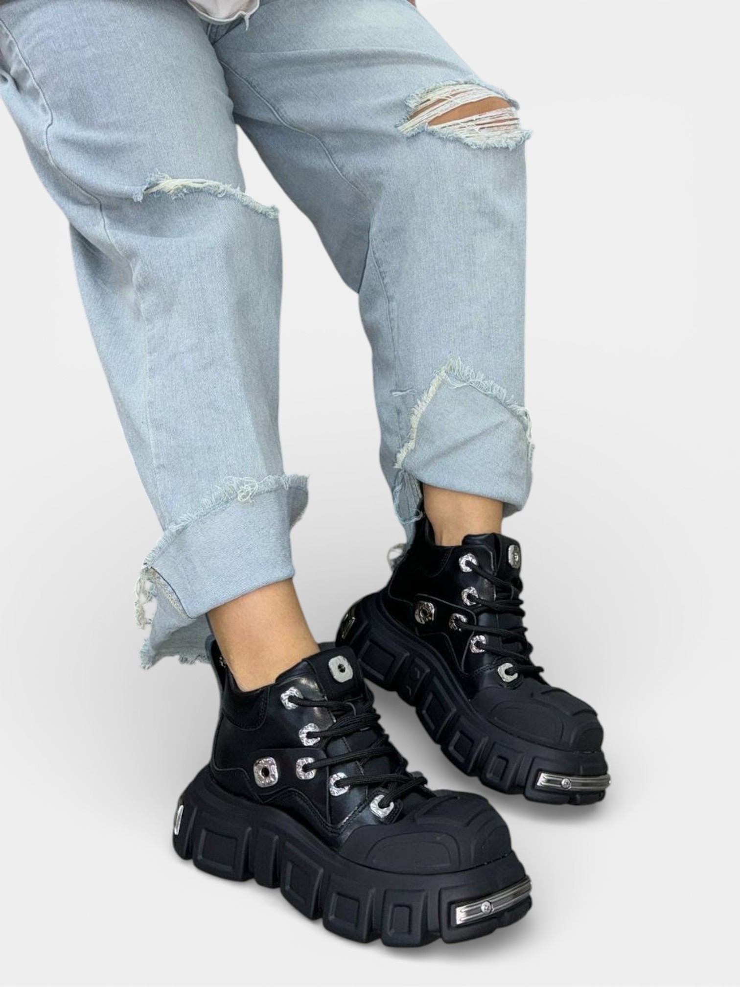 Ботинки демисезонные BALENCIAGA кожа черные 3421 Ботинки демисезонные BALENCIAGA кожа черные 3421